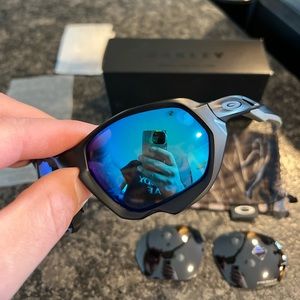 Oakley Plazma POLARIZATED black mirror lenses with sapphire Prizm lenses
